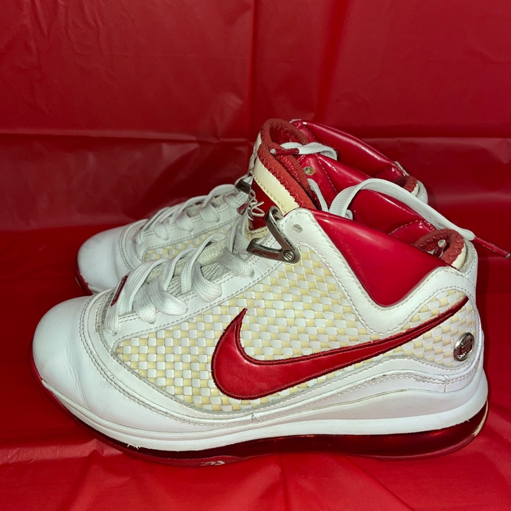 Nike LeBron 7